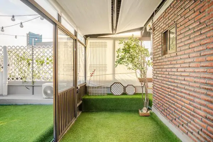 Yongsan Cozy Castle With Rooftop Garden For Families Seoul